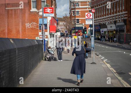 LONDRA - 30 MARZO 2024: West End Lane High Street a West Hampstead, NW6, Camden. Foto Stock