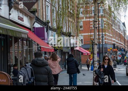 LONDRA - 30 MARZO 2024: West End Lane High Street a West Hampstead, NW6, Camden. Foto Stock