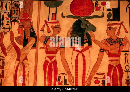 Opere d'arte all'interno della Tomba di Nefertari, Valle delle Regine, vicino a Luxor, Egitto; Luxor, Egitto Foto Stock