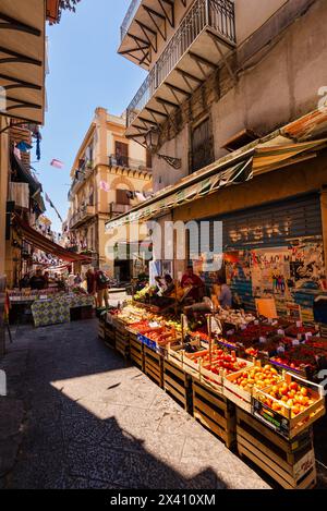 Mercato Ballaro all'aperto a Palermo, Sicilia; Palermo, Sicilia, Italia Foto Stock