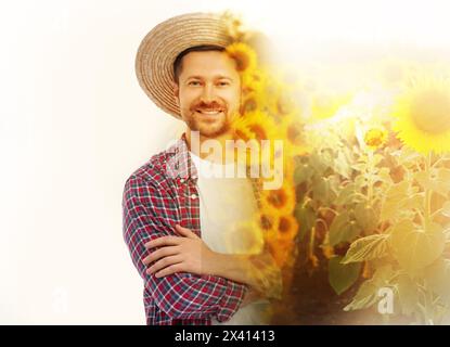 Doppia esposizione del coltivatore e del campo di girasole su sfondo bianco Foto Stock