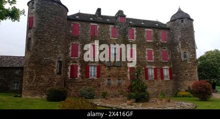 © B. ROMANKIEWICZ/MAXPPP - 04/2024 AVEYRON - 24/04/2024 CAMJAC; CHATEAU DU BOSC/DEMEURE FAMILIALE DU PEINTURE HENRI DE TOULOUSE LAUTREC CAMJAC, AVEYRON, FRANCIA SUD-OCCIDENTALE. 2024 aprile il castello di Bosc, questo castello medievale riccamente arredato, e un'eccezionale casa di famiglia, ha dato al pittore Henri de Toulouse Lautrec il patrimonio per diventare uno dei pittori più famosi del XIX secolo. Proprietà privata aperta alle visite credito: MAXPPP/Alamy Live News Foto Stock