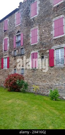 © B. ROMANKIEWICZ/MAXPPP - 04/2024 AVEYRON - 24/04/2024 CAMJAC; CHATEAU DU BOSC/DEMEURE FAMILIALE DU PEINTURE HENRI DE TOULOUSE LAUTREC CAMJAC, AVEYRON, FRANCIA SUD-OCCIDENTALE. 2024 aprile il castello di Bosc, questo castello medievale riccamente arredato, e un'eccezionale casa di famiglia, ha dato al pittore Henri de Toulouse Lautrec il patrimonio per diventare uno dei pittori più famosi del XIX secolo. Proprietà privata aperta alle visite credito: MAXPPP/Alamy Live News Foto Stock