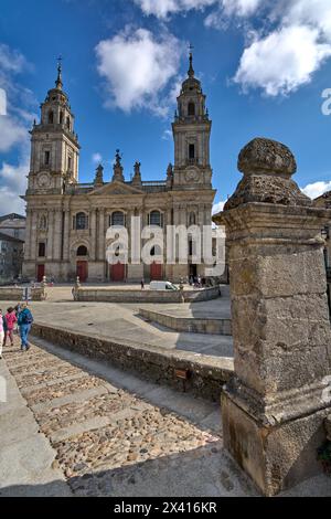 Lugo, Spagna - 29 aprile 2024: La cattedrale di Lugo, testimone di secoli di storia e devozione. Cattedrale di Lugo Foto Stock