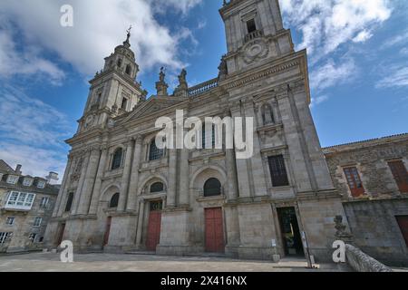 Lugo, Spagna - 29 aprile 2024: La cattedrale: Un faro di fede e cultura in Galizia. Cattedrale di Lugo Foto Stock