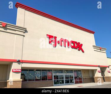 BAXTER, Minnesota - 1 settembre 2021: Edificio di fronte al negozio alla luce del sole. T.J.Maxx è una catena di grandi magazzini americana che vende articoli di marca a un prezzo inferiore. Foto Stock