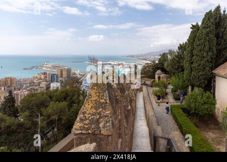 Fortificazione di Alcazaba, sopra la città spagnola di Malaga Foto Stock