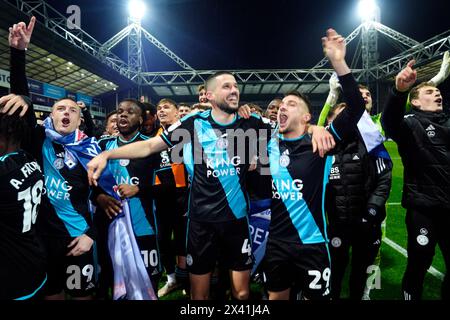 Jamie Vardy, Stephy Mavididi, Conor Coady, Yunus Akgun e i giocatori di Leicester City festeggiano per assicurarsi il titolo dopo il match per il titolo Sky Bet Championship a Deepdale, Preston. Data foto: Lunedì 29 aprile 2024. Foto Stock