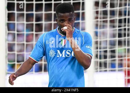 Hamed Traore della SSC Napoli lascia il campo durante la partita di serie A tra SSC Napoli e AS Roma allo stadio Diego Armando Maradona di Napoli (Italia), 28 aprile 2024. Foto Stock