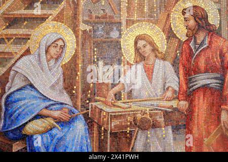 Decorazione murale a mosaico, Santuario Madonna dello splendore, Giulianova, Italia. Il santuario della Madonna dello splendore Foto Stock