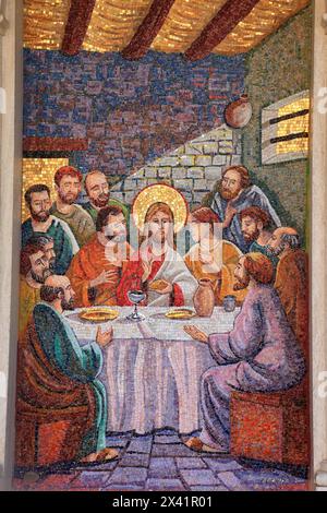 Decorazione murale a mosaico, Santuario Madonna dello splendore, Giulianova, Italia. Il santuario della Madonna dello splendore Foto Stock
