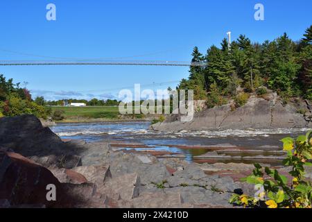 Ponte pedonale sospeso Parc des Chutes de la Chaudiere, lungo 113 metri, Quebec Foto Stock