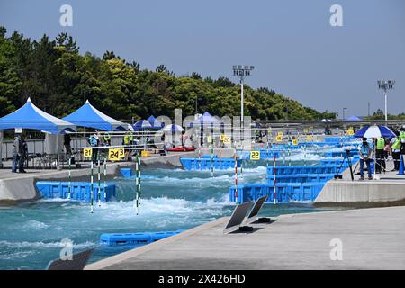 Kasai Canoe Slalom Centre, Tokyo, Giappone. 28 aprile 2024. Vista generale, 28 APRILE 2024 - Canoe Slalom : 2024 Canoe Slalom & kayak Cross Japan selezione dei candidati nazionali gara Slalom Selezione finale al Kasai Canoe Slalom Centre, Tokyo, Giappone. Credito: MATSUO. K/AFLO SPORT/Alamy Live News Foto Stock