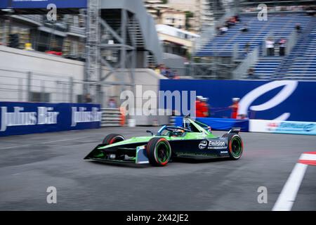 Envision Racing driver Sebastien Buemi al campionato del mondo ABB Formulae 2024 a Monaco, 27 aprile 2024. Foto di Laurent Coust/ABACAPRESS. COM credito: Abaca Press/Alamy Live News Foto Stock