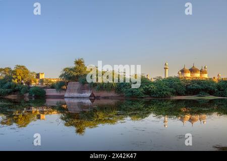 Derawar Fort è una fortezza situata ad Ahmadpur, Tehsil orientale del distretto di Bahawalpur nel Punjab, Pakistan Foto Stock