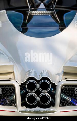 2014 Pagani Huayri Rear End presso il Bicester Heritage Center, evento domenicale di Scramble. Bicester, Oxfordshire, Inghilterra Foto Stock