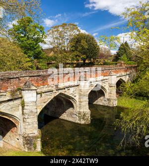 Ponte di Eltham Palace. Costruito più di 600 anni fa e il più antico ponte funzionante di Londra. Foto Stock