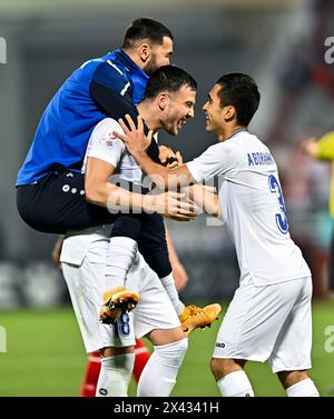 Doha, Qatar. 29 aprile 2024. I giocatori dell'Uzbekistan celebrano la loro vittoria dopo la semifinale tra Indonesia e Uzbekistan al torneo di calcio AFC U23 Asian Cup Qatar 2024 a Doha, Qatar, il 29 aprile 2024. Crediti: Nikku/Xinhua/Alamy Live News Foto Stock