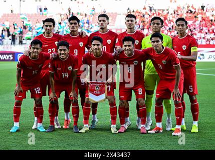 Doha, Qatar. 29 aprile 2024. I giocatori di partenza dell'Indonesia posero prima della semifinale tra Indonesia e Uzbekistan al torneo di calcio AFC U23 Asian Cup Qatar 2024 a Doha, Qatar, il 29 aprile 2024. Crediti: Nikku/Xinhua/Alamy Live News Foto Stock