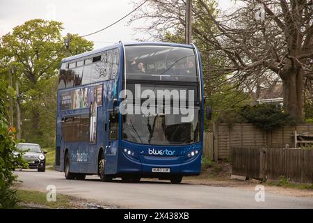 Una selezione di fotografie di autobus che mostrano il garage di Lymington, Somerford Christchurch, a Bournemouth, un servizio scolastico a Pilley vicino a Lymington Foto Stock