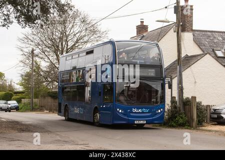 Una selezione di fotografie di autobus che mostrano il garage di Lymington, Somerford Christchurch, a Bournemouth, un servizio scolastico a Pilley vicino a Lymington Foto Stock