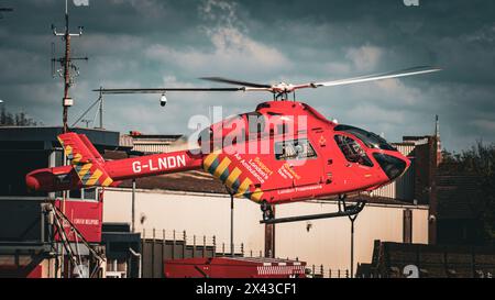 London Air Ambulance all'eliporto di Battersea Foto Stock