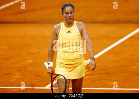 Daria Kasatkina della Russia in azione contro Yulia Putintseva del Kazakistan durante il mutua Madrid Open 2024, ATP Masters 1000 e WTA 1000, torneo di tennis il 29 aprile 2024 alla Caja Magica di Madrid, Spagna Foto Stock