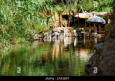 Paradis Valley, Marocco, 13 novembre 2023. Fiume nella Valle del Paradiso nelle montagne dell'Atlante, luogo molto popolare per rilassarsi nella regione di Agadir, Marocco Foto Stock