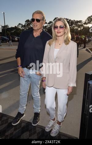 El Segundo, Stati Uniti. 28 aprile 2024. L'attore Dolph Lundgren, Emma Krokdal assistono agli arrivi del tappeto rosso di George Lopez 17th Annual Celebrity Golf Classic Topgolf Pre-Party Event, a Topgolf il 28 aprile 2024 credito: Vladimir Yazev/Alamy Live News. Foto Stock