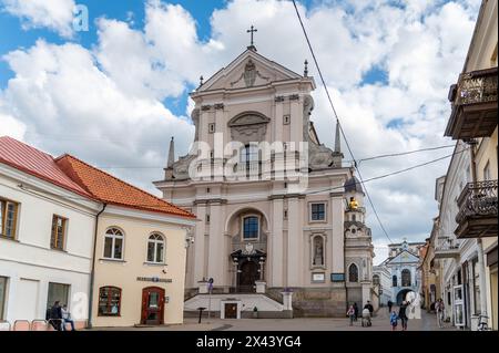 Fuori dalla Chiesa di Santa Teresa, Vilnius, Lituania Foto Stock