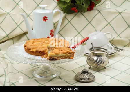 Dolce torta di ricotta al formaggio caserario con zucchero a velo Foto Stock