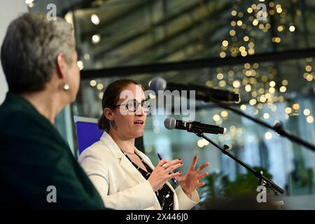 Gent, Belgio. 30 aprile 2024. Nicole de Moor, segretaria di Stato per la politica in materia di asilo e migrazione, nella foto di una conferenza ministeriale sull'attuazione e l'operatività del Patto europeo in materia di asilo e migrazione, tenutasi a Gent martedì 30 aprile 2024. BELGA FOTO DIRK WAEM credito: Belga News Agency/Alamy Live News Foto Stock