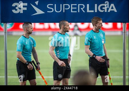 Silkeborg, Danimarca. 29 aprile 2024. L'arbitro Mads-Kristoffer Kristoffersen visto durante il 3F Superliga match tra Silkeborg IF e FC Midtjylland al Jysk Park di Silkeborg. (Photo Credit: Gonzales Photo/Alamy Live News Foto Stock