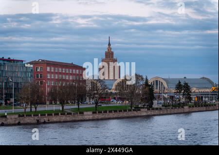 Veduta di riga che comprende l'Accademia lettone delle scienze, riga, Lettonia Foto Stock