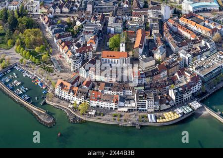 Volo Zeppelin sul Lago di Costanza, vista aerea, porto e passeggiata sul lago, Friedrichshafen, Baden-Wuerttemberg, Germania Foto Stock