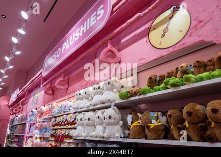 Miniso è un rivenditore di articoli di lifestyle globale con un negozio a Times Square, 2024, New York City, Stati Uniti Foto Stock