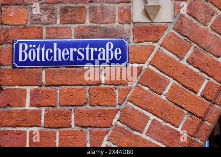 Cartello stradale Boettcherstrasse su una facciata in mattoni a Brema, città anseatica, stato federale di Brema, Germania Foto Stock