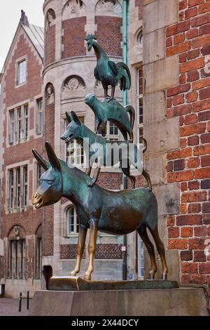 I musicisti della città di Brema come statua di bronzo di Gerhard Marcks nello storico municipio di Brema, città anseatica, stato federale di Brema, Germania Foto Stock