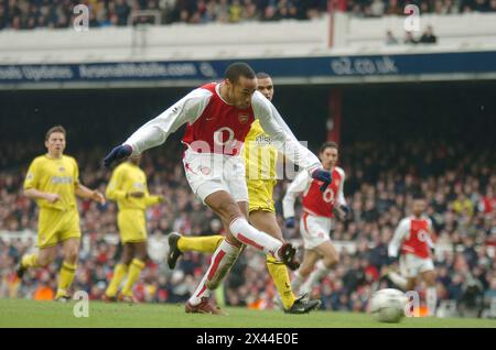 Immagini: Arsenal contro Charlton 2004 28/2/2004 PIC gavin rodgers/pixel8000 Foto Stock