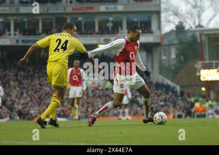 Immagini: Arsenal contro Charlton 2004 28/2/2004 PIC gavin rodgers/pixel8000 Foto Stock