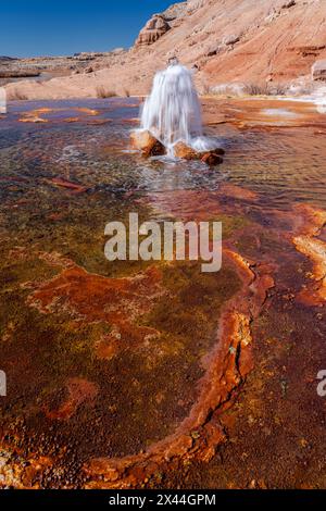 Stati Uniti, Utah. Crystal Geyser, un geyser di acqua fredda, formazione geologica in travertino, vicino a Green River. Foto Stock