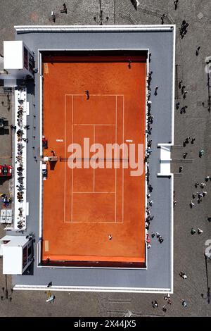 Roma, Italia. 30 aprile 2024. Il campo da tennis allestito a Roma in Piazza del popolo per gli internazionali BNL d'Italia 2024. Italia - martedì 30 aprile 2024 - Sport Tennis ( foto di Alfredo Falcone/LaPresse ) credito: LaPresse/Alamy Live News Foto Stock