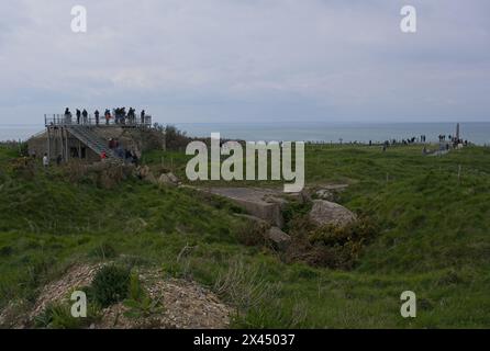 Cricqueville-en-Bessin, Francia - 23 aprile 2024: Batteria tedesca Pointe du hoc a Cricqueville-en-Bessin durante la seconda guerra mondiale. Combattono contro US R. Foto Stock