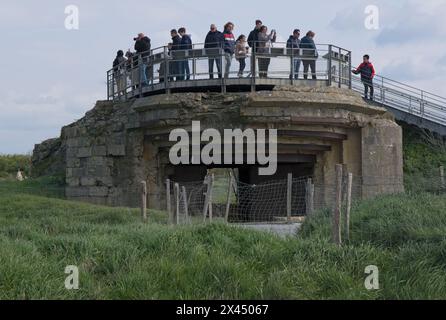 Cricqueville-en-Bessin, Francia - 23 aprile 2024: Batteria tedesca Pointe du hoc a Cricqueville-en-Bessin durante la seconda guerra mondiale. Combattono contro US R. Foto Stock