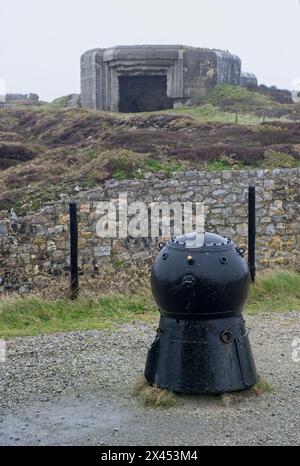 Camaret-sur-Mer, Francia - 5 aprile 2024: Atlantic Battle Memorial Museum. Seconda guerra mondiale. U-Boot tedesco. Giornata nuvolosa. Messa a fuoco selettiva Foto Stock