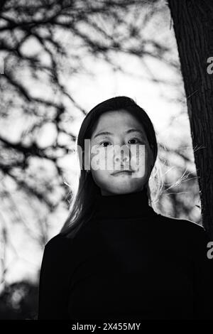 Giovane donna cinese in una giornata di sole Foto Stock