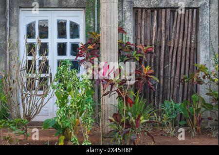 L'esterno di un albergo meno ben tenuto nel centro di Vinales, Cuba Foto Stock