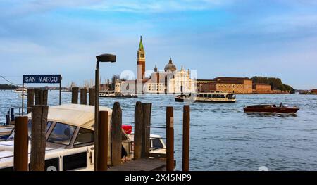 Molo sulle rive del quartiere San Marco a Venezia Foto Stock