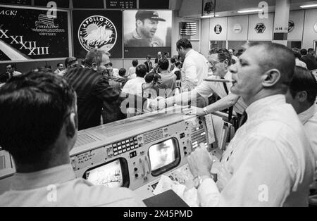 NASA Mission Control Center guarda l'Apollo 13 Splashdown dopo la sua travagliata missione 1970 Foto Stock