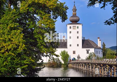 Castello Schloss Ort Orth sul lago Traunsee a Gmunden in estate Foto Stock